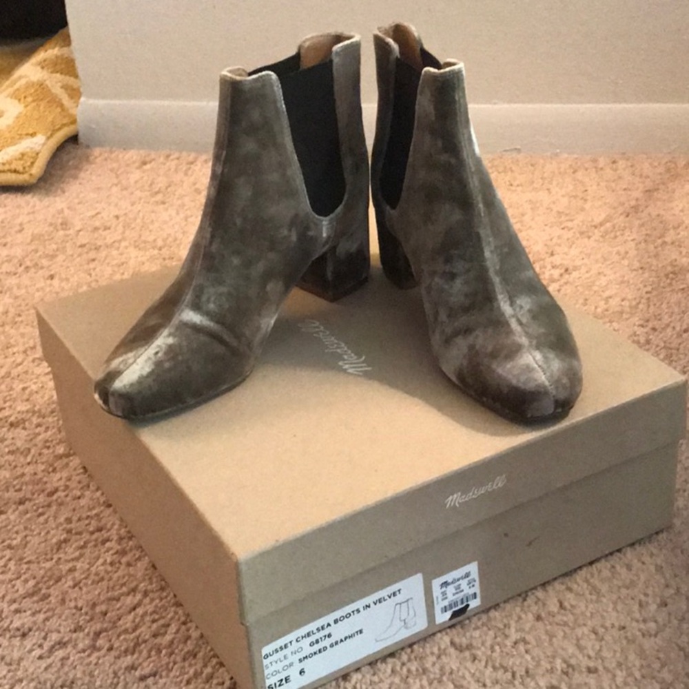 Madewell Chelsea boot in grey velvet
